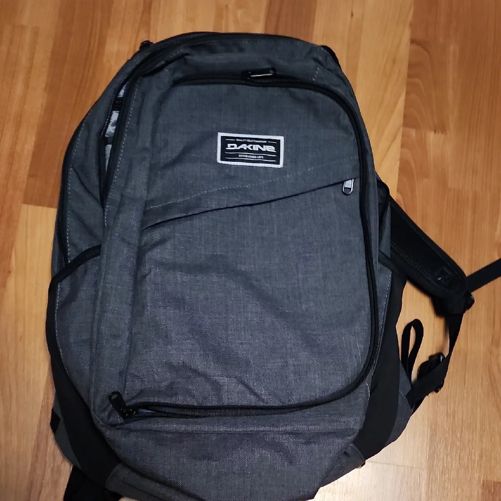 Dakine Gray Men's Daypack Backpack - Picture 1 of 11
